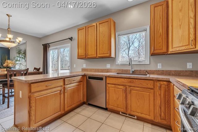 8560 Vista Court, Westland, MI 48185