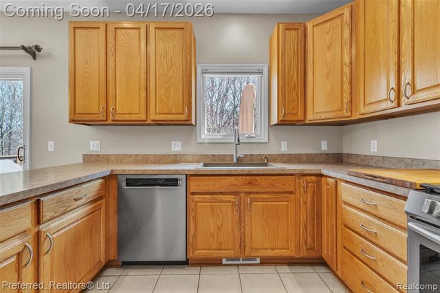 8560 Vista Court, Westland, MI 48185