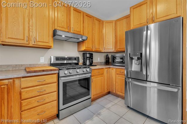 8560 Vista Court, Westland, MI 48185