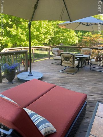 8560 Vista Court, Westland, MI 48185