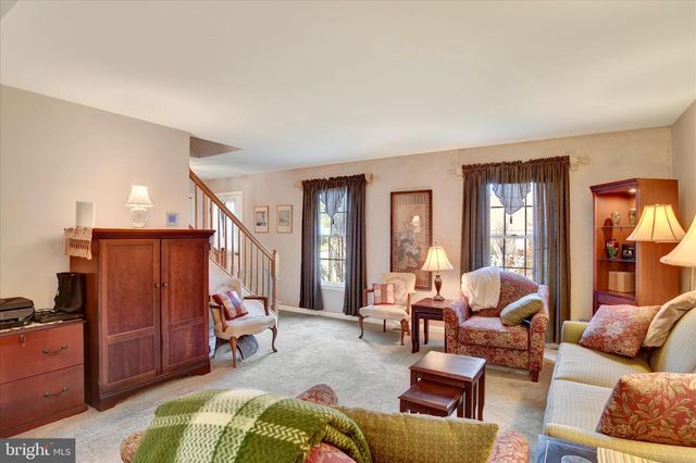 1153 FLEMING DR, Mechanicsburg, PA 17055