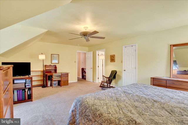 1153 FLEMING DR, Mechanicsburg, PA 17055