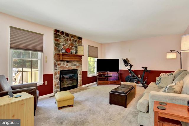 1153 FLEMING DR, Mechanicsburg, PA 17055