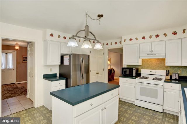 1153 FLEMING DR, Mechanicsburg, PA 17055