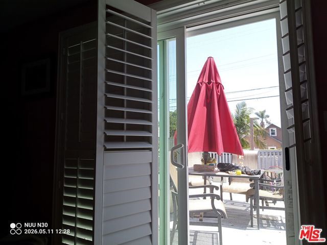 5132 Hillcrest Drive, Los Angeles, CA 90043