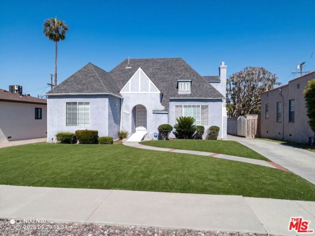 5132 Hillcrest Drive, Los Angeles, CA 90043