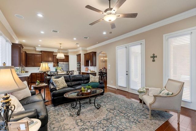 82 Mill Point Place, The Woodlands, TX 77380