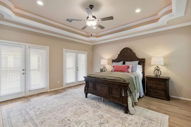 82 Mill Point Place, The Woodlands, TX 77380