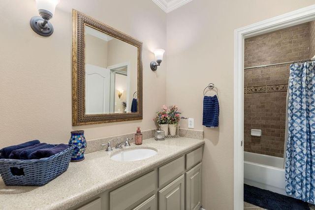 82 Mill Point Place, The Woodlands, TX 77380