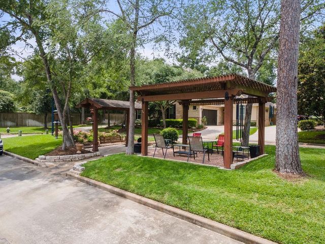 82 Mill Point Place, The Woodlands, TX 77380