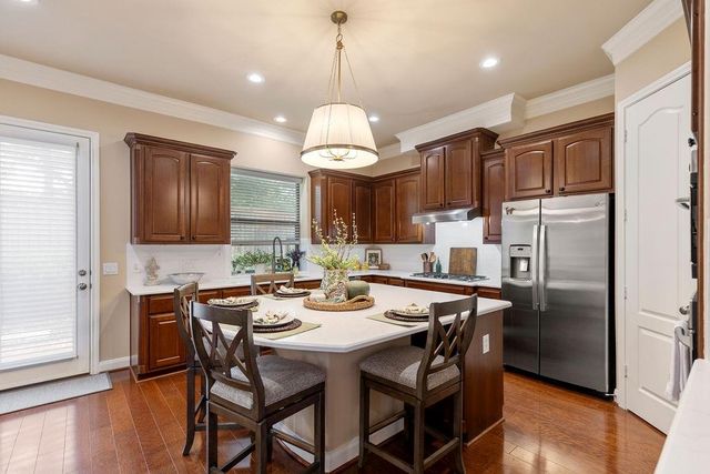 82 Mill Point Place, The Woodlands, TX 77380