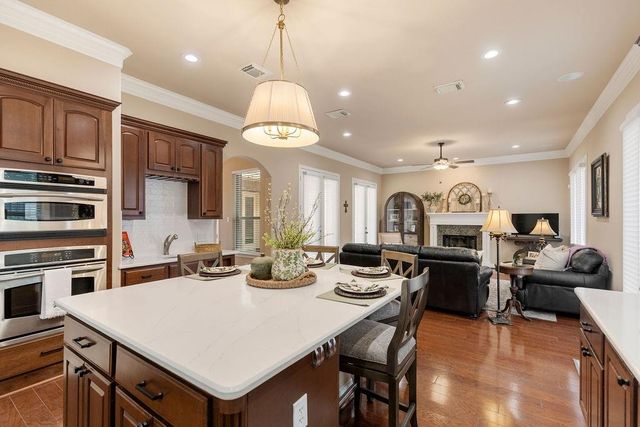 82 Mill Point Place, The Woodlands, TX 77380