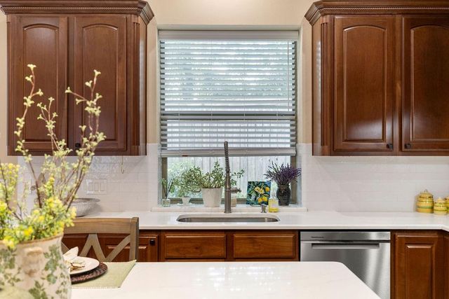 82 Mill Point Place, The Woodlands, TX 77380