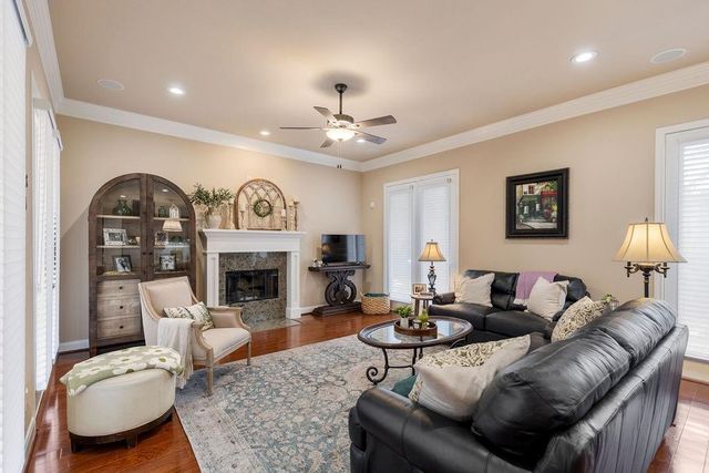 82 Mill Point Place, The Woodlands, TX 77380