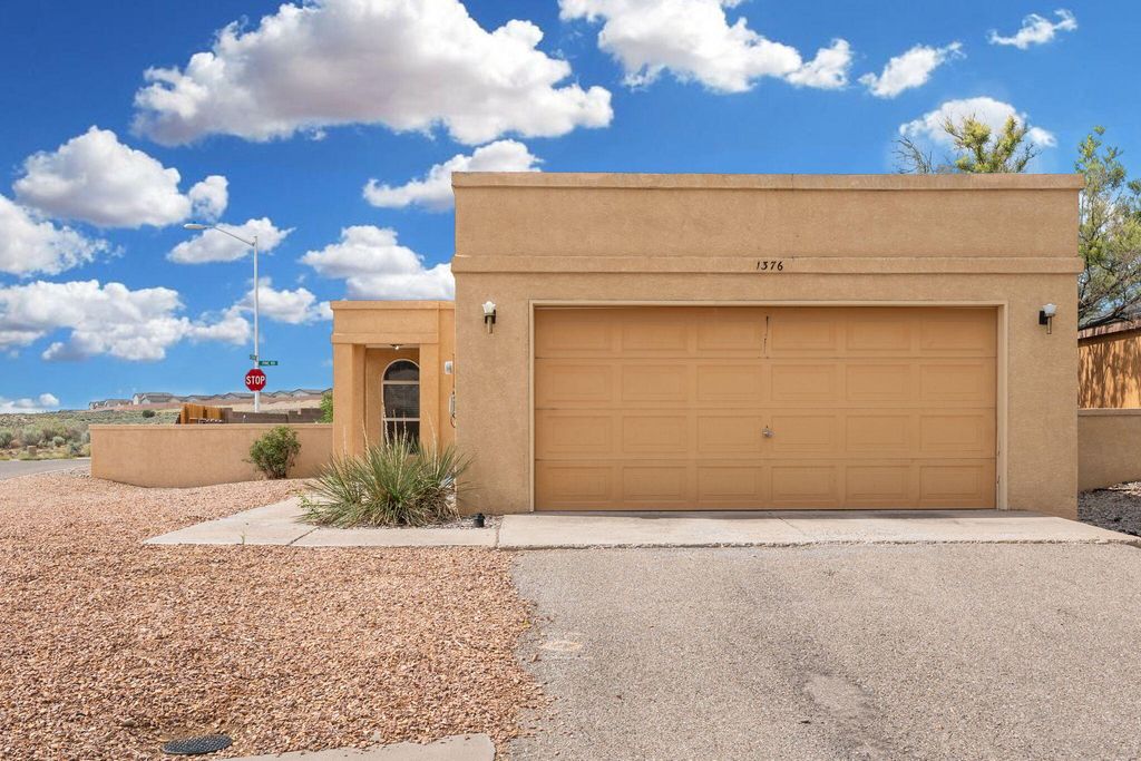 1376 LIL Avenue NE, Rio Rancho, NM 87144