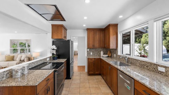 2 Burnham Court, San Carlos, CA 94070