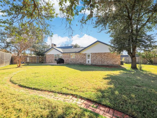 3913 Knob Hill Drive, Plano, TX 75023
