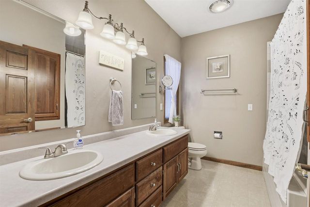 4207 N TIGERLILY DRIVE, Appleton, WI 54913