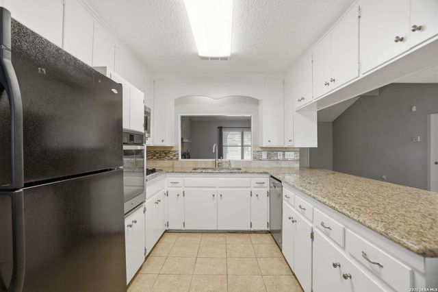 303 CASTLE CT, Converse, TX 78109