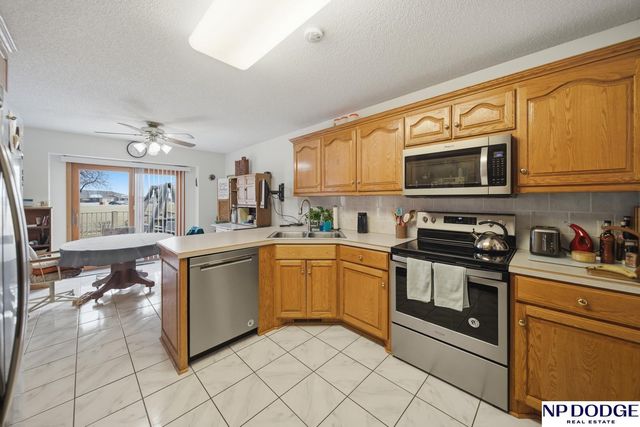 810 Heatherwood Drive, Fremont, NE 68025