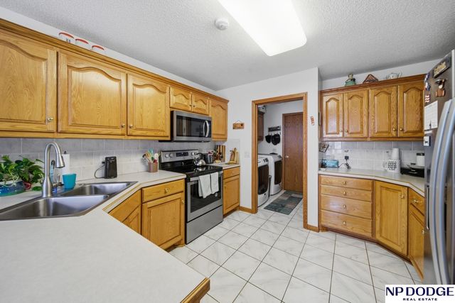 810 Heatherwood Drive, Fremont, NE 68025