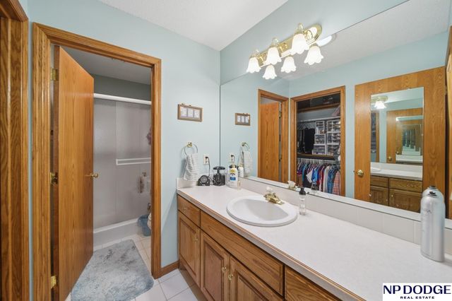 810 Heatherwood Drive, Fremont, NE 68025