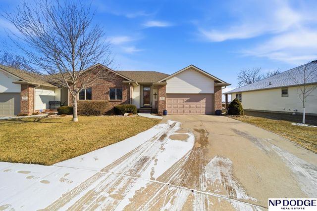 810 Heatherwood Drive, Fremont, NE 68025