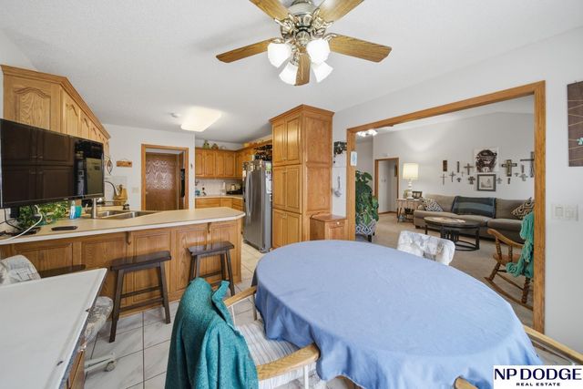 810 Heatherwood Drive, Fremont, NE 68025