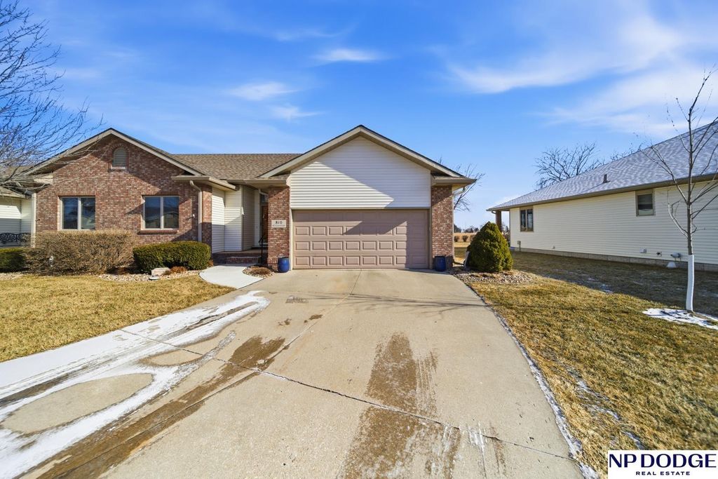 810 Heatherwood Drive, Fremont, NE 68025