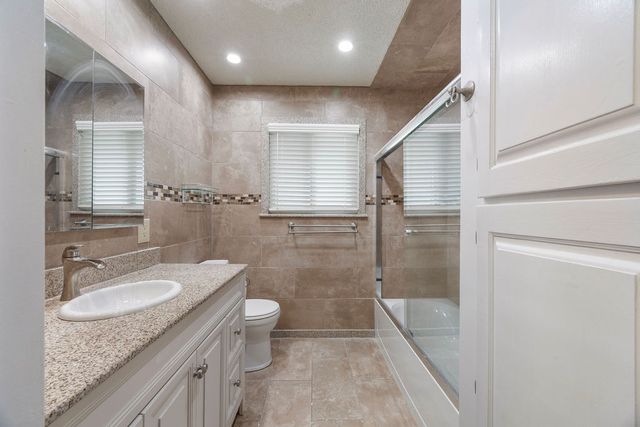 1306 Rolling Oaks Drive, Rogers, AR 72756