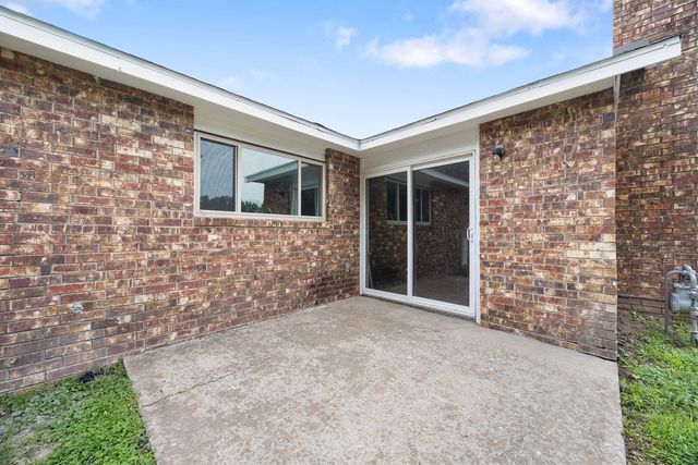 1306 Rolling Oaks Drive, Rogers, AR 72756