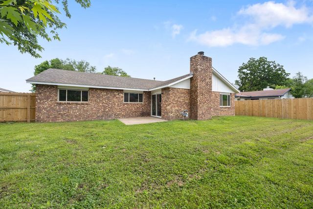 1306 Rolling Oaks Drive, Rogers, AR 72756