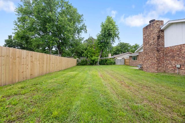 1306 Rolling Oaks Drive, Rogers, AR 72756