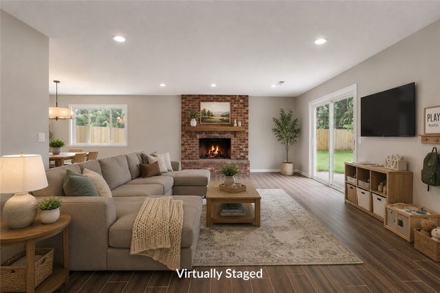 1306 Rolling Oaks Drive, Rogers, AR 72756