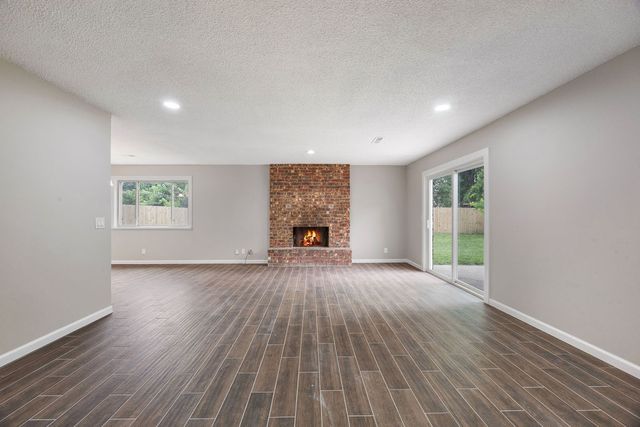 1306 Rolling Oaks Drive, Rogers, AR 72756