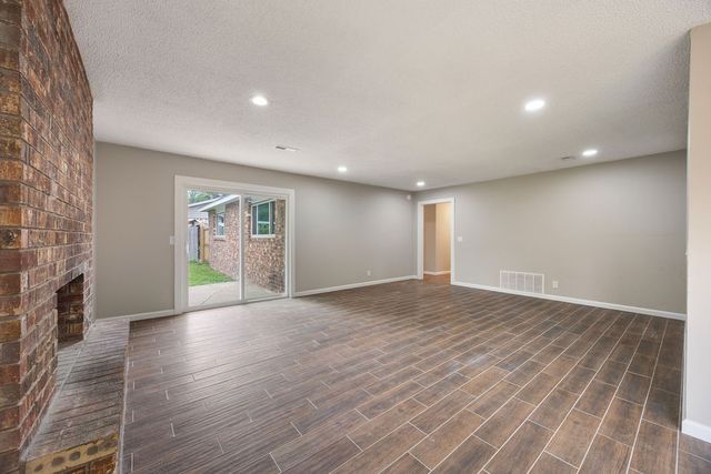 1306 Rolling Oaks Drive, Rogers, AR 72756