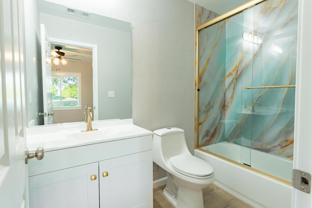 Image 14 of property listing at 7380 14th Avenue, Hanford, CA 93230