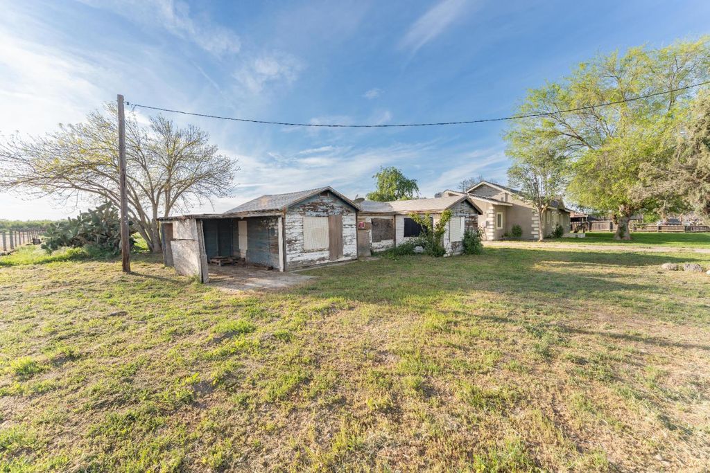 Image 37 of property listing at 7380 14th Avenue, Hanford, CA 93230