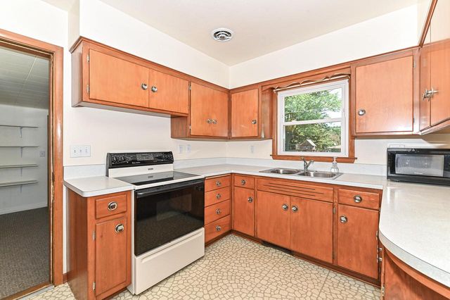 W156N8008 Pilgrim ROAD, Menomonee Falls, WI 53051