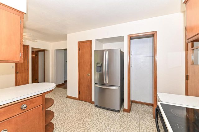 W156N8008 Pilgrim ROAD, Menomonee Falls, WI 53051