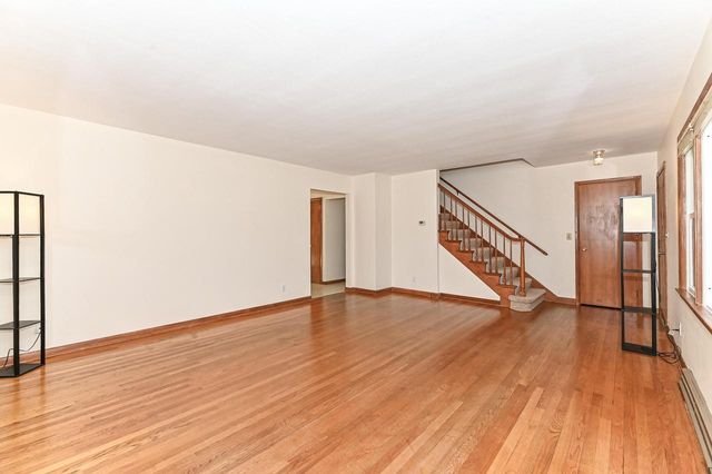 W156N8008 Pilgrim ROAD, Menomonee Falls, WI 53051