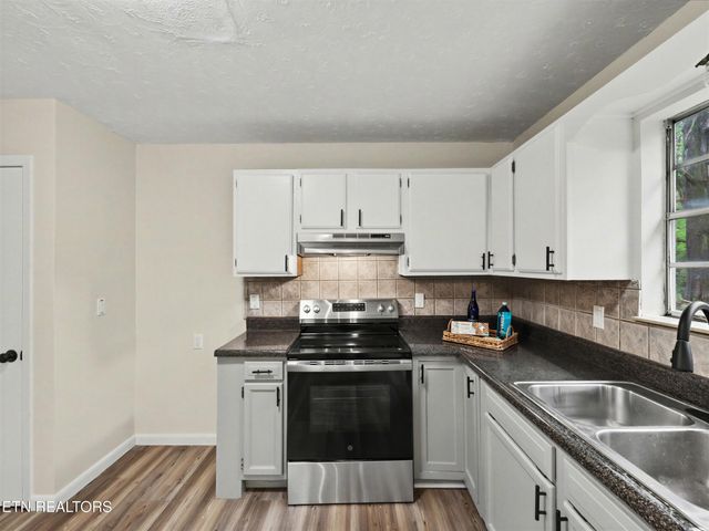 5503 Scenicwood Rd, Knoxville, TN 37912