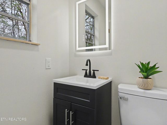 5503 Scenicwood Rd, Knoxville, TN 37912