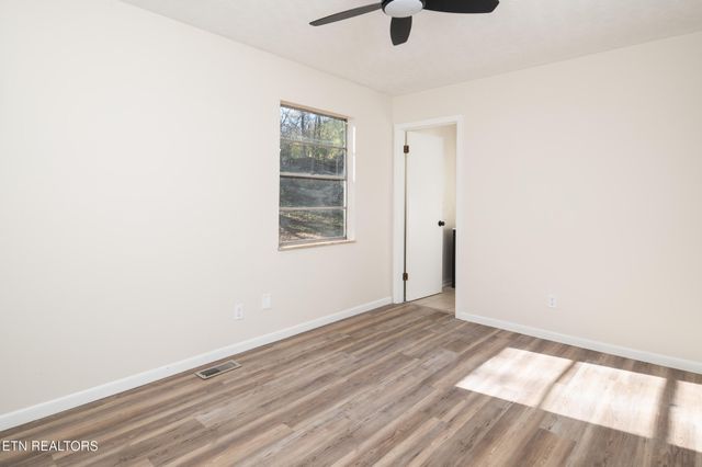 5503 Scenicwood Rd, Knoxville, TN 37912