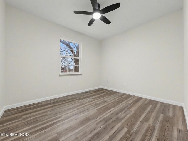 5503 Scenicwood Rd, Knoxville, TN 37912