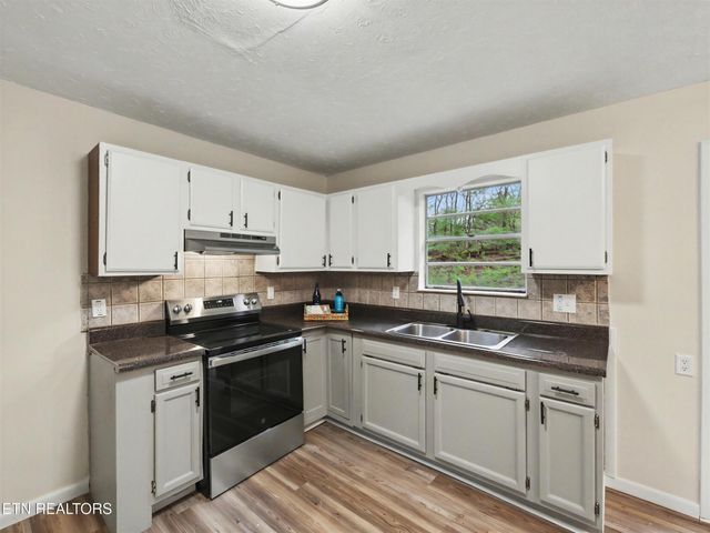 5503 Scenicwood Rd, Knoxville, TN 37912