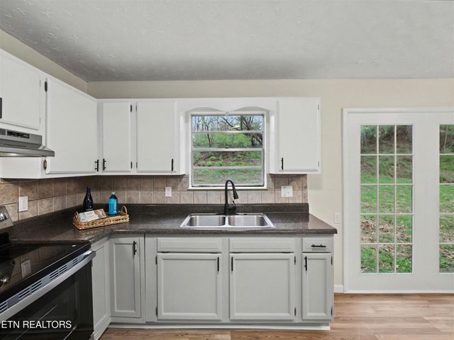 5503 Scenicwood Rd, Knoxville, TN 37912