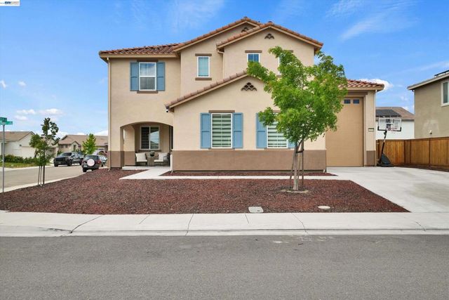 2775 Pink Muhly Dr, Manteca, CA 95337