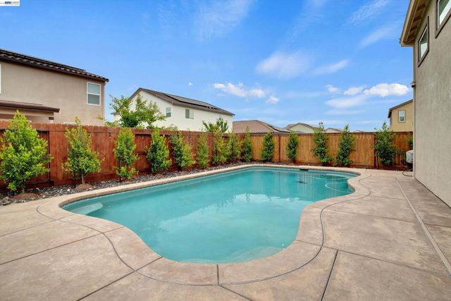 2775 Pink Muhly Dr, Manteca, CA 95337