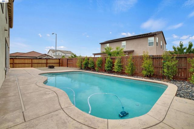 2775 Pink Muhly Dr, Manteca, CA 95337